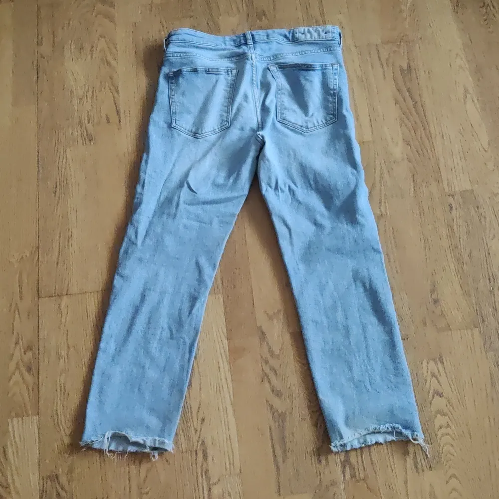 Ett par jeans från Carlings, köpte dom ganska länge sedan. Har ett hål men jag kan fixa det innan till dig som vill köpa, är inte så baggy och inte så Atlanta jeans.. Jeans & Byxor.