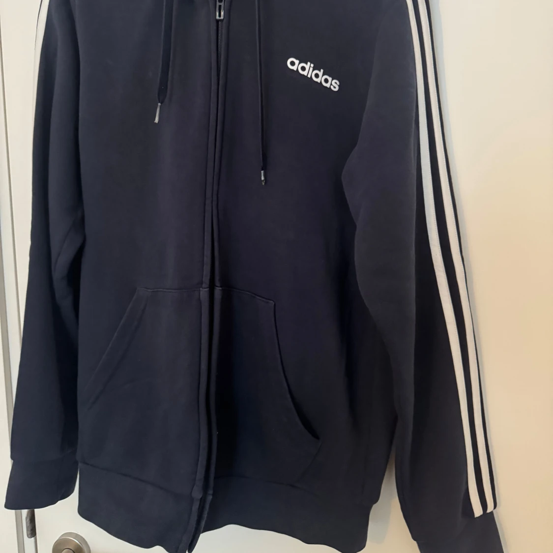 Svart hoodie från Adidas - 90