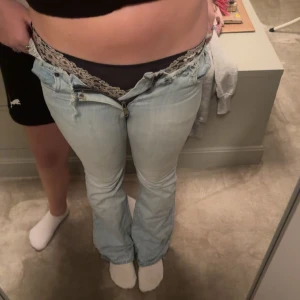 Ljus blåa bootcut jeans - För små !!kan sänka pris!!