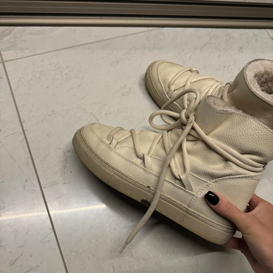 Beige boots med snörning