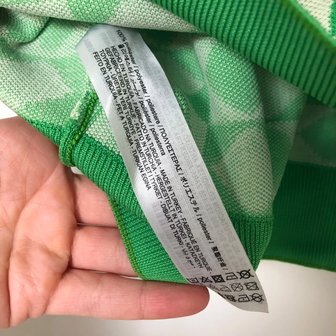 Grön och vit-rutig väst i croppad modell från Zara - 93