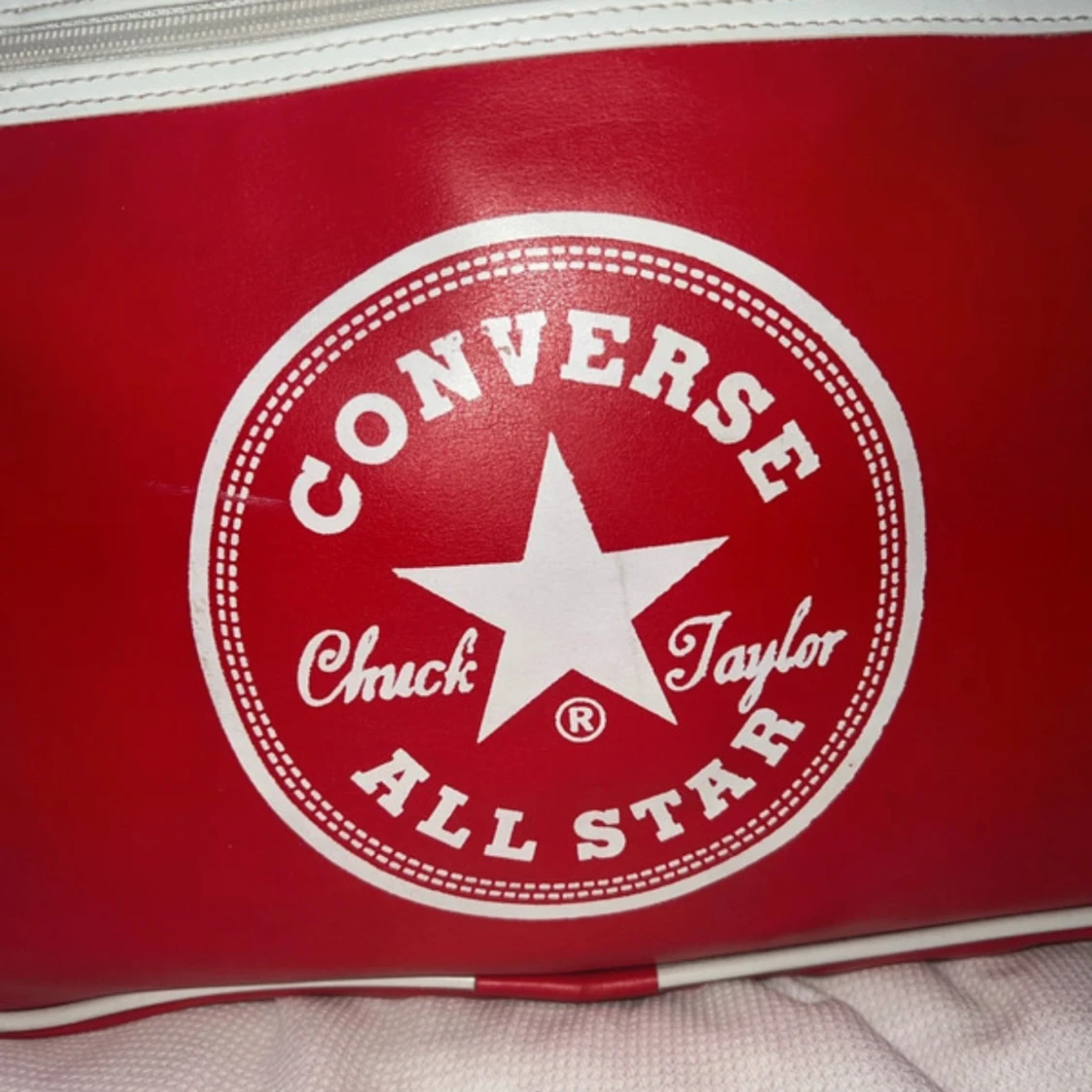 Röd axelväska från Converse - 90