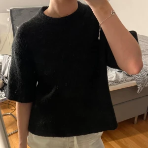 Stickad tröja - Kortärmad stickad tröja från Gina!🥰