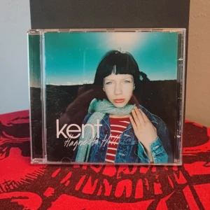 Kent cd Hagnesta Hill - Funkar fint men har en liten repa på skalet.