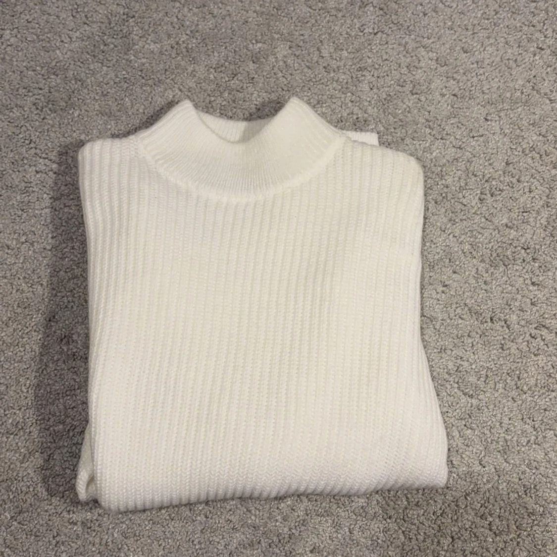 Vit stickad polotröja - 1