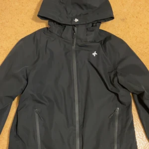 Svart jacka - Svart jacka nästan aldrig använt i storlek xl