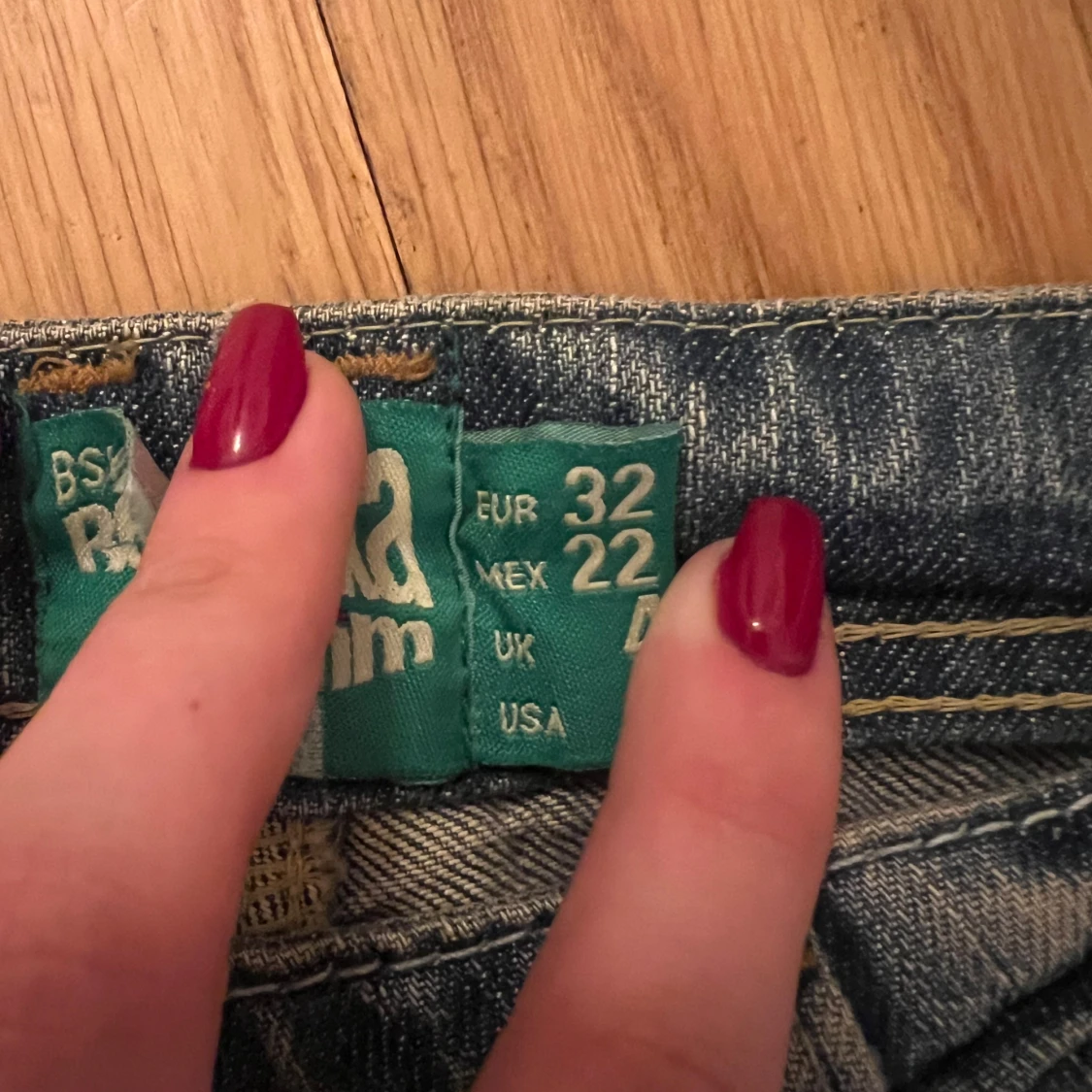 Low waist jeans med slitningar - 93