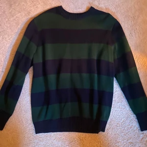 Brandy Melville Brianna Sweater - Använd fåtal gånger