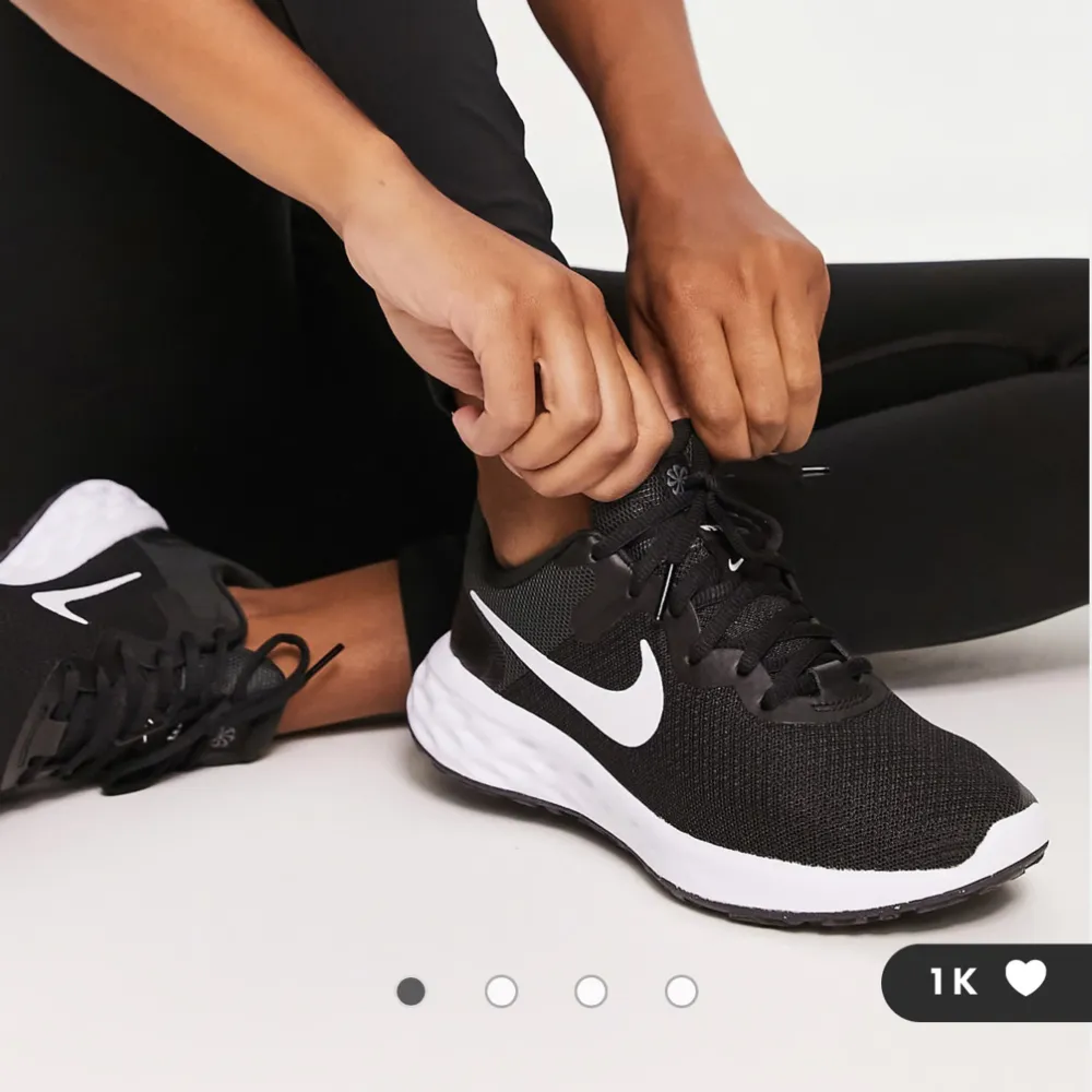 Nike skor, helt oanvänd så precis som nya! Skriv privat för egna bilder . Skor.