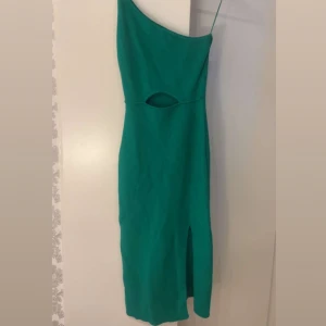 Saints secrets  - Säljer min fina saints Secrets klänning då den inte används Storlek XS-S Den är väldigt stretchig och har skönt matrial