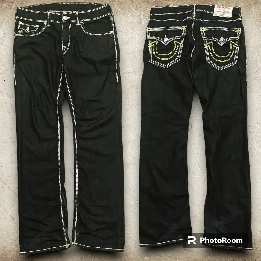  Black / Yellow True Religion Mega Ts extremely rare to find in this condition with almost no fading. the thick quad stitch is unbeatable! measurements: waist:44cm total length: 113cm. Jeans & Byxor.