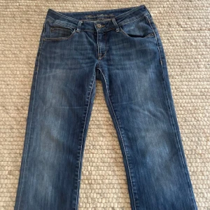 Lowwaist bootcut jeans - Säljer dessa snygga jeansen då jag inte använder det💕 jätte bra skick, knappt använda 