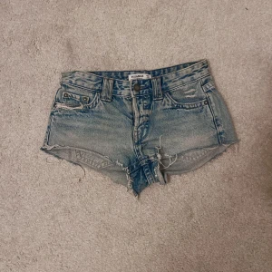Short-shorts - Ett par mini-shorts från pull&bear. Användes en del förra sommaren, men har tyvärr växt ur dem sen dess. Nu är de för små (därför ingen bild med dom på). 