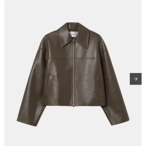 Carin Wester - PU jacka  - Extremt snygg jacka i PU från Carin Wester, endast använd en gång. Nypris 999kr, säljer för 549kr😍