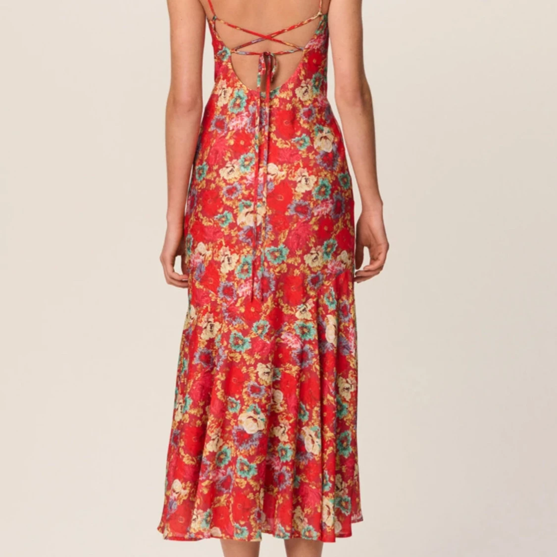 Röd blommig klänning från Adoore - 90