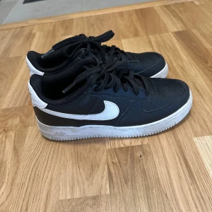 Nike air Force - Använd endast några gånger. Så dem är i väldigt bra skick. 
