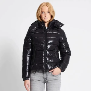 Lager 157 jacka  - Säljer den här helt nya lager 157 jackan med lappen kvar. Säljer då jag inte gilla hur den såg ut på mig men i storlek satt den bra på mig som vanligtvis har S. Inte för kort i armarna och det gick att ha hoodie under.