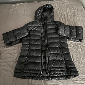 Everest jacka - Fin everest jacka knappt använd. Inga defekter, som ny💓. 