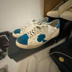 The galleris skor - Säljer dessa skit snygga the galleris skor för lågt pris på grund av dess skråmor har frt mkt liv kvar i sig. Orgiall pris 1900kr