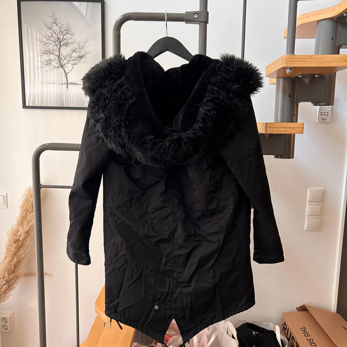 Svart parkajacka med pälsfoder - 90