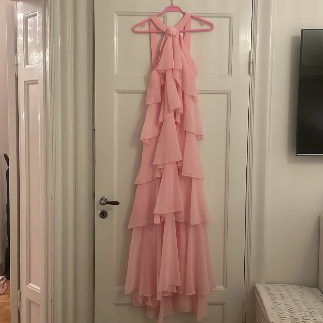 Rosa långklänning med volanger WM Felicia