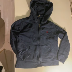 Polo Ralph lauren zip hoodie kille - s/p 8 mörk blå fin men använt skick.