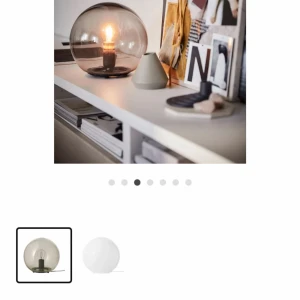 Populär bordslampa 🌸 - Mysig bordslampa i ljust rosa glas (färgen verkar inte finnas kvar på Ikea).  Kan mötas upp kring Gullmarsplan eller Brommaplan. 