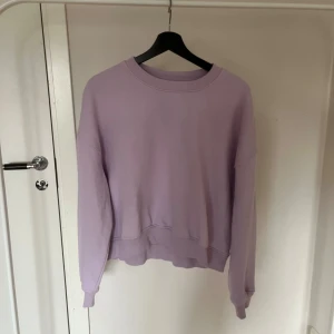 Lila sweatshirt  - Bra skick 