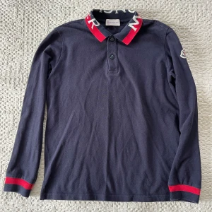 Moncler pikétröja  - Skön pikétröja från moncler 