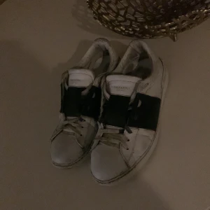 Valentino skor - Säljer min brorsas Valentinos, han tänkte sälja dem o köpa nya skor. Storlek 42 och dom är äkta, byte funkar