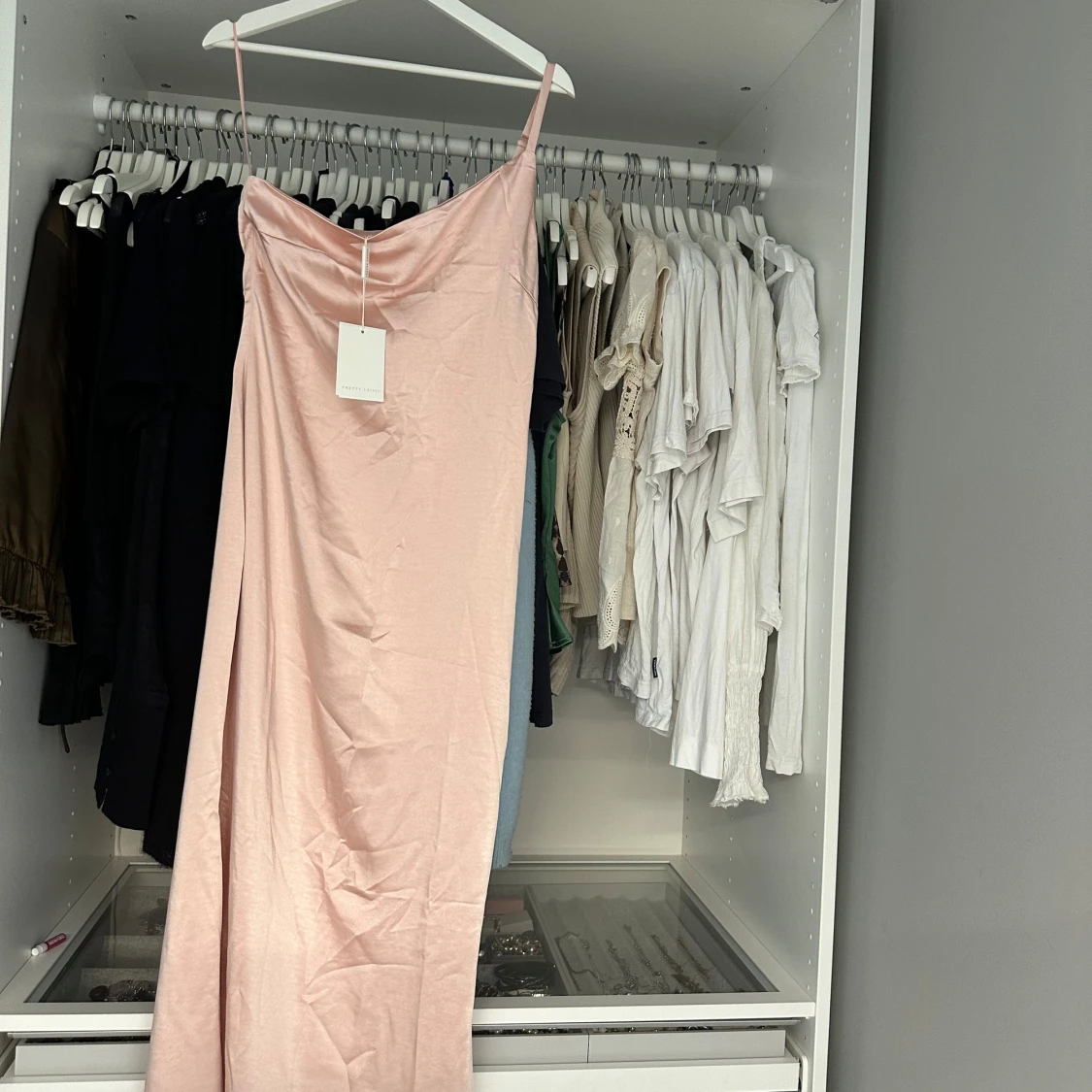 Oanvänd Balklänning  - 3