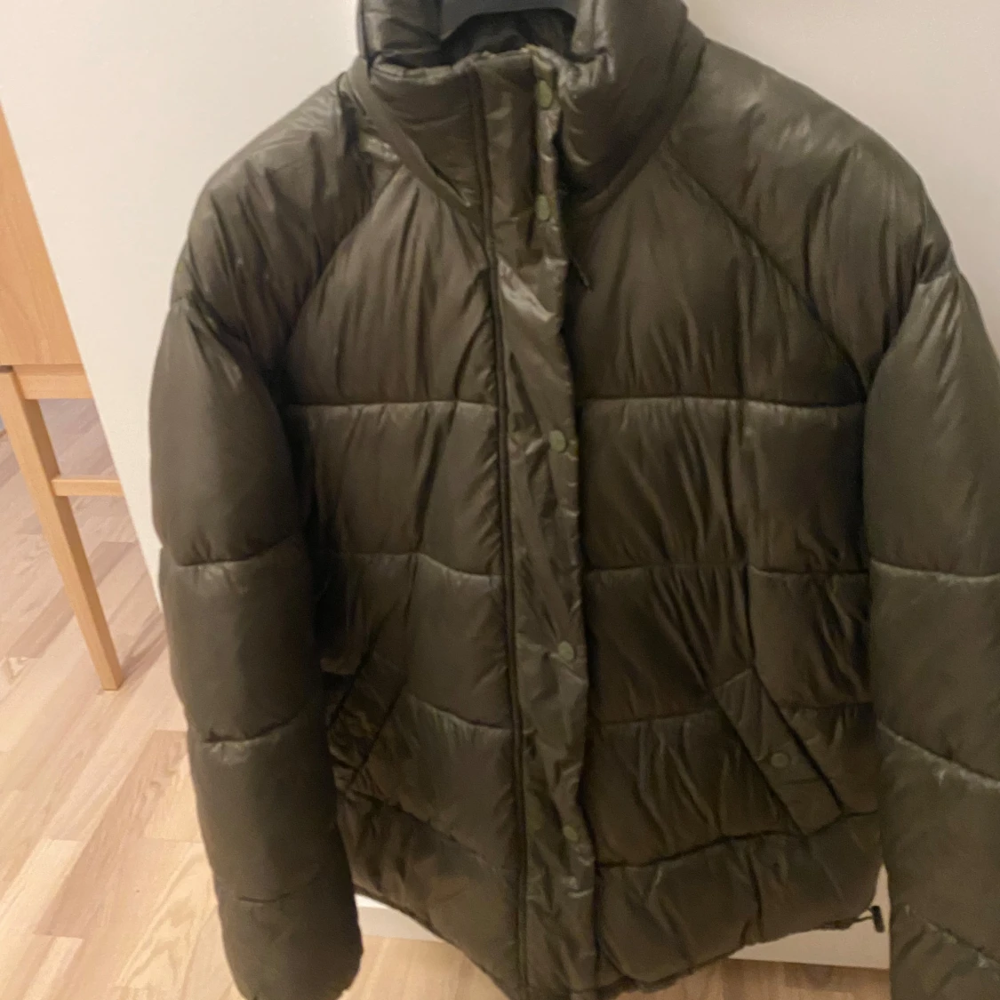 Olivgrön pufferjacka - 92