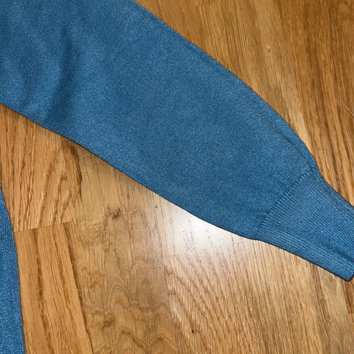 Blå hoodie i merinoull - 93