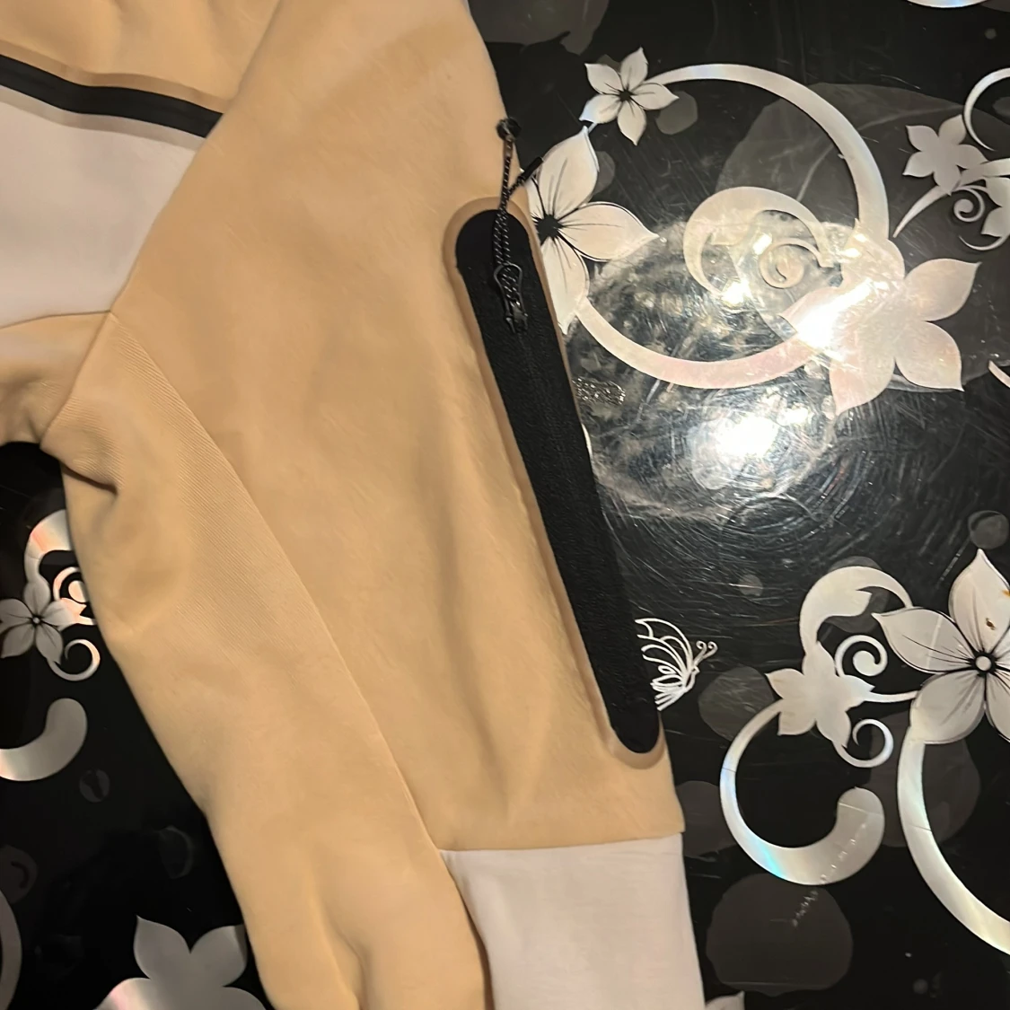 Beige och vit kofta från Nike - 92