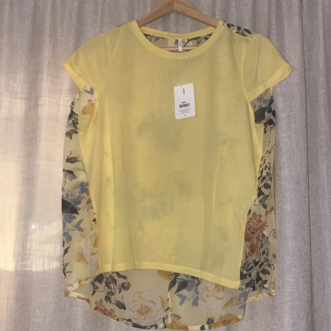 Gul blommig topp från ONLY - 3