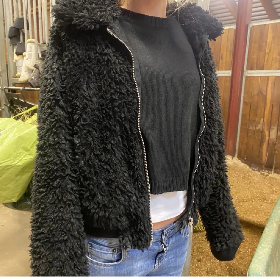 Svart teddyjacka med dragkedja - 90