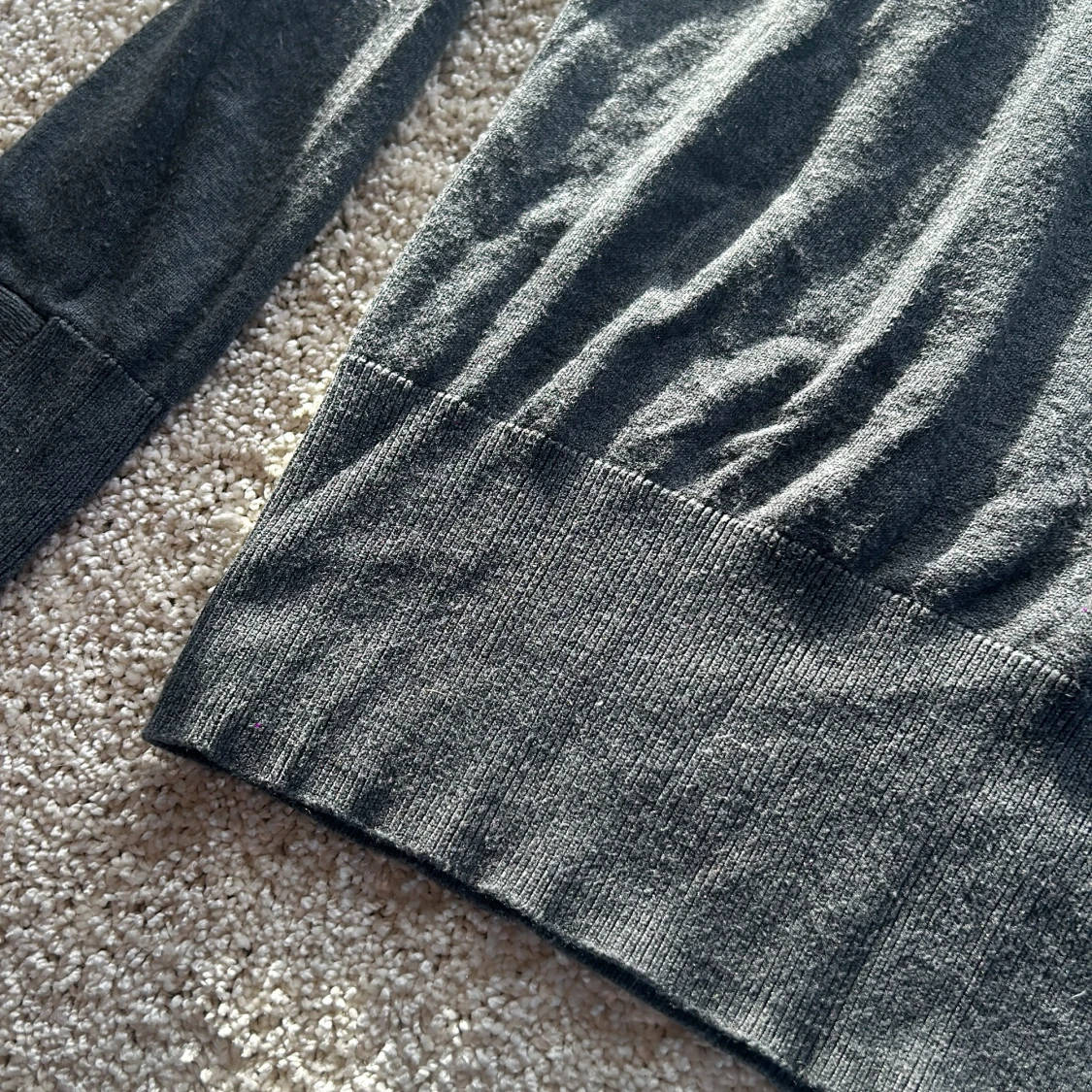 Mörkgrå tröja med knappar - 91