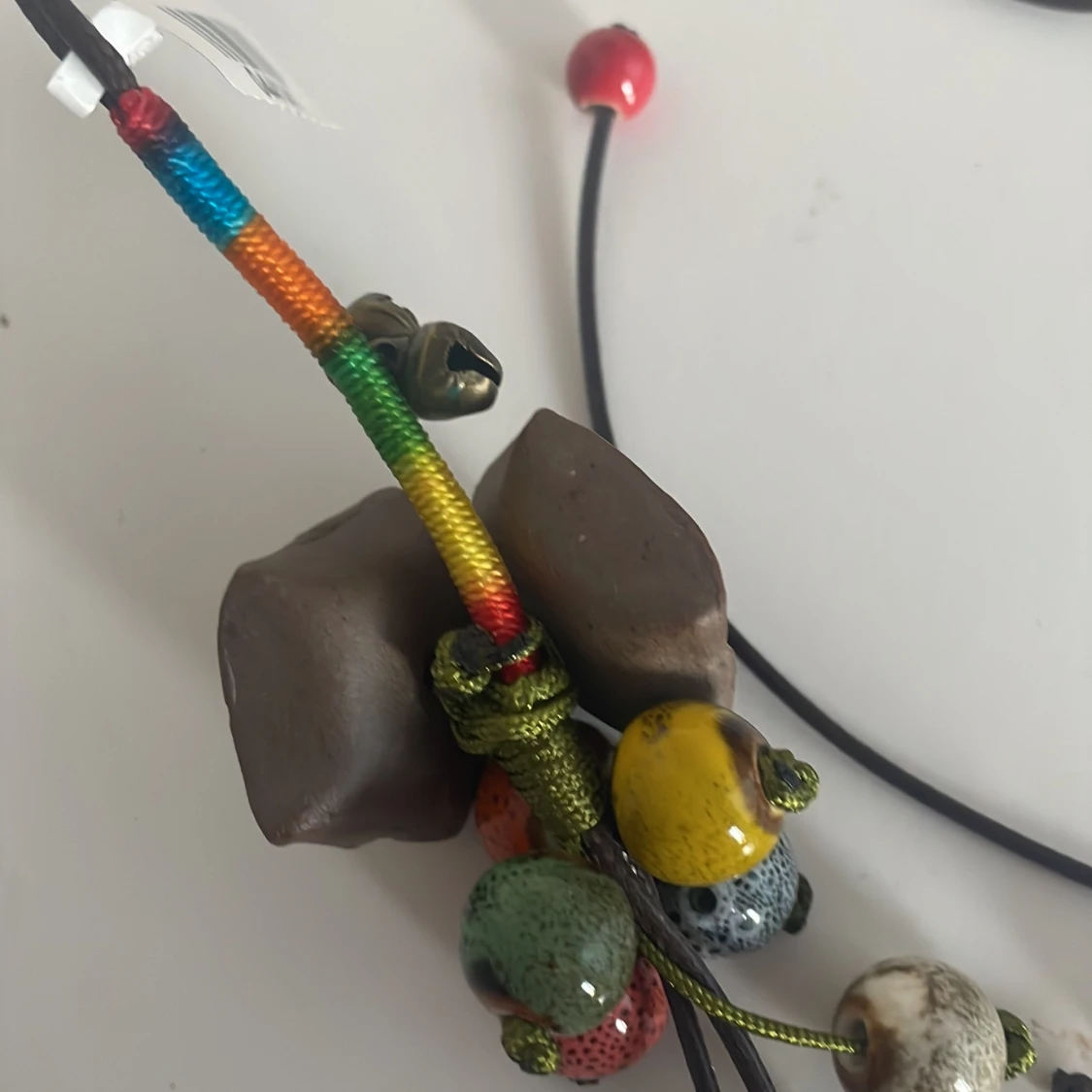 Färgglatt halsband med pärlor Ny - 92