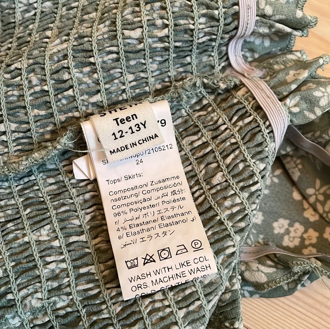 Grön blommig topp med volangärmar - 91