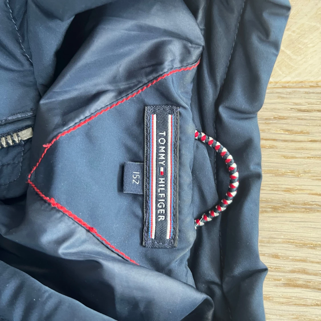 Mörkblå barnjacka från Tommy Hilfiger - 93