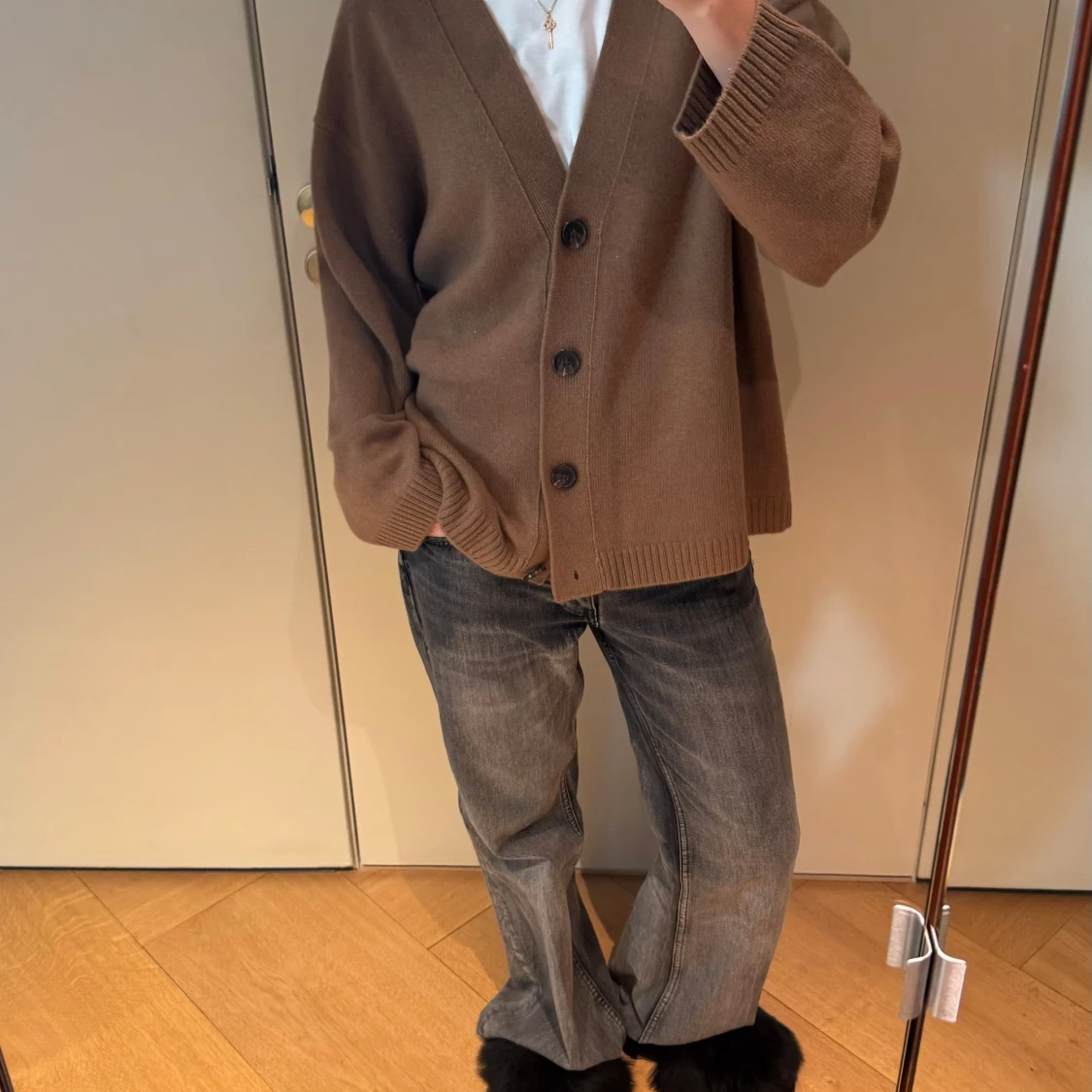 Brun kofta med knappar - 90