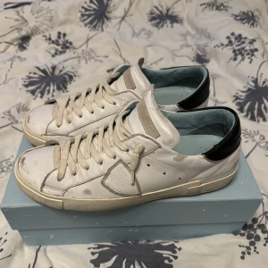 Philippe models - Philippe models i bra skick!🙌 kvalite 9/10 (använda fåtal gånger, nästintill nyskick). Storlek 41 kan även passa 42, box tillkommer vid köp🤝 Sigtuna Resell💫