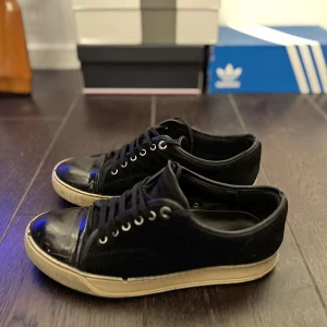 Lanvins - Tja säljer nu dessa tvär snygga lanvins i UK 6, dom passar mig som har 43 vanligtvis. Skick 7/10 som ni ser på bilderna. 