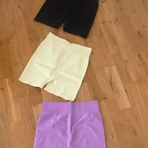 Nya träningsthights  - Säljer alla tre för 130. Aldrig använda. Nya. 