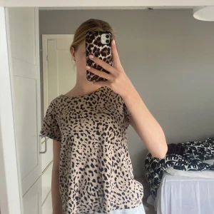 Leopard t shirt 💓 - Jättesnygg leopard t shirt i nyskick 💞💞