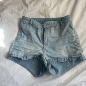 Blåa jeans shorts  - Blå jeans shorts 
