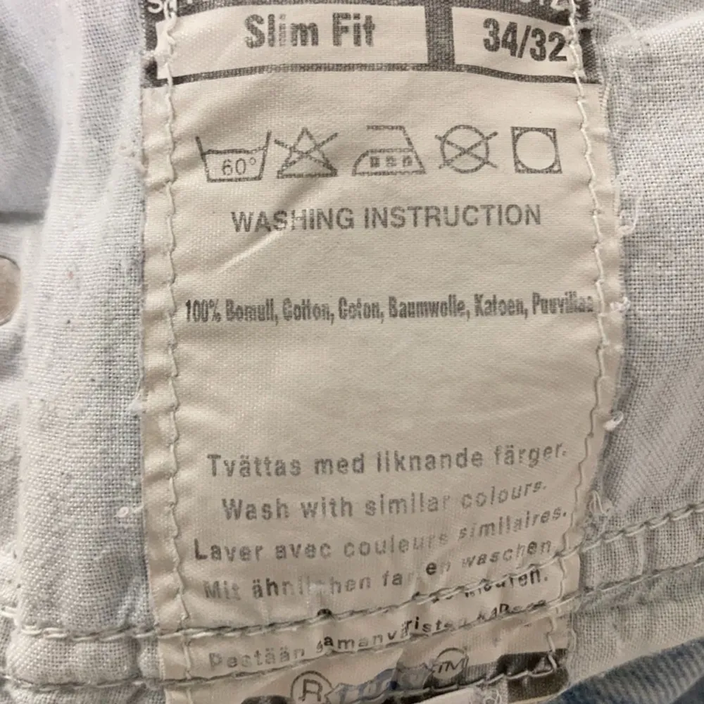 ljusblå jeans från rocky, köpta på sellpy men för stora för mig därför säljer jag. storlek 34. Jeans & Byxor.