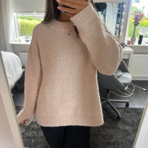 Stickad tröja  - Ljusrosa stickad tröja från h&m
