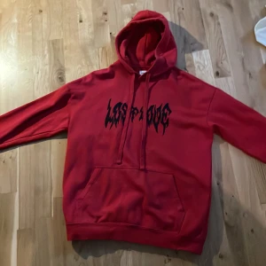 Yourturn tröja lost love  - Köpt tröjan på Zalando den är storlek M sitter väldigt bra men storlek S sitter den lite baggy 