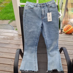 Bootcut jeans - Jättefina jeans som jag fick i present💞💞 tyvärr var dem för små för mig så försöker ge paret en ny chans till någon annan 💫 ( aldrig använd)